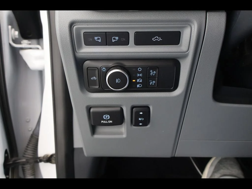 Used 2022 White Ford XLT image 26