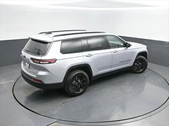 New 2026 Silver Zynith Exterior Paint Jeep Laredo image 36