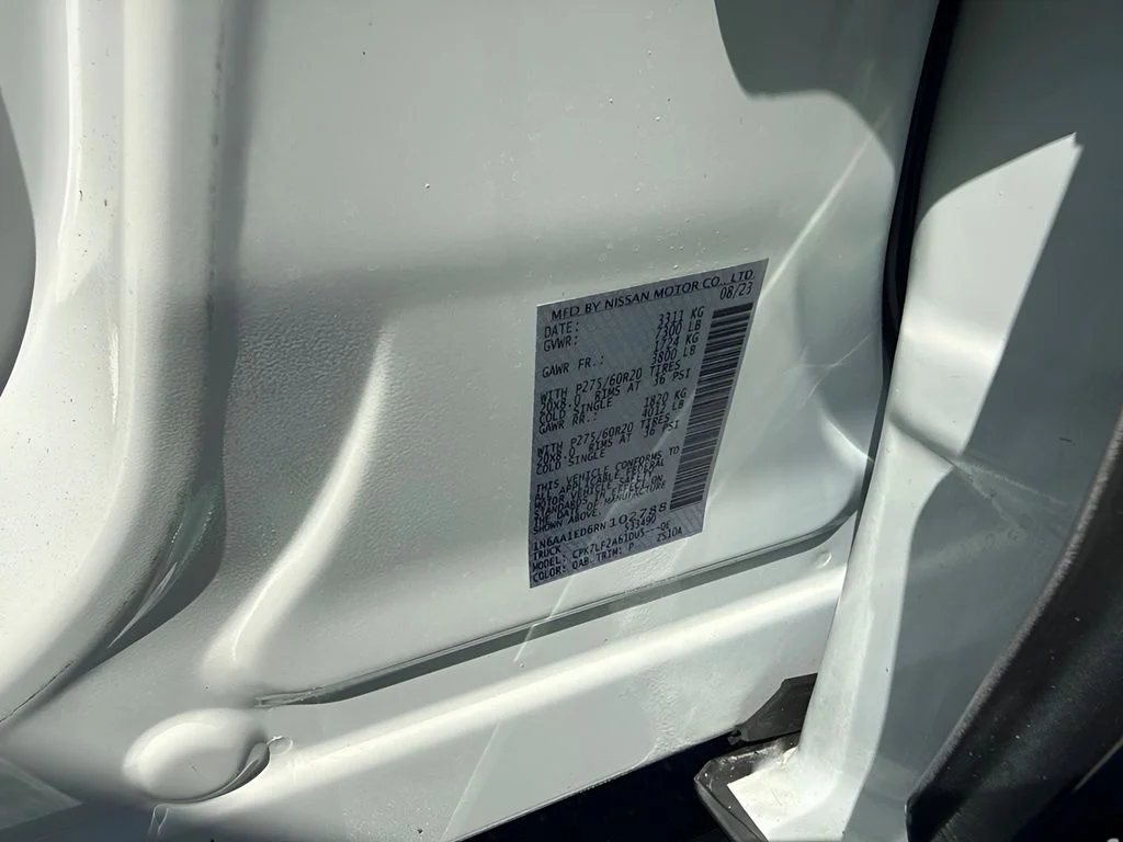 Used 2024 White Nissan Platinum Reserve image 24