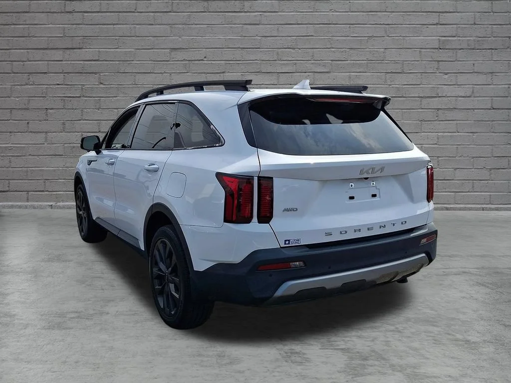Used 2022 White Kia X-Line EX image 9