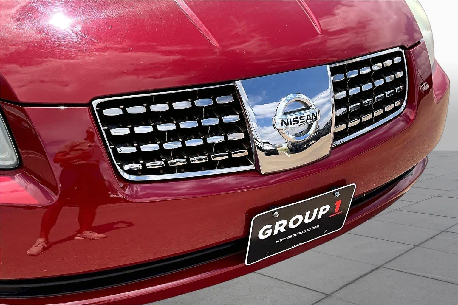 Used 2004 Red Opulence Metallic Nissan SE image 28