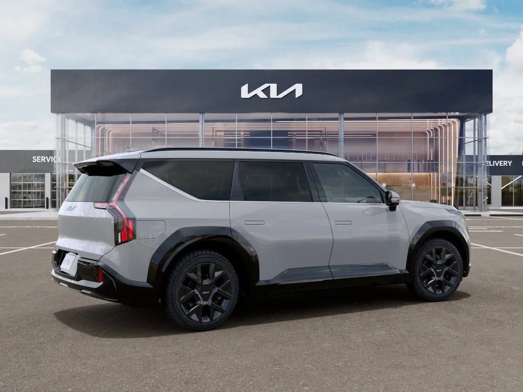 New 2026 Wolf Gray Kia Land AWD image 6