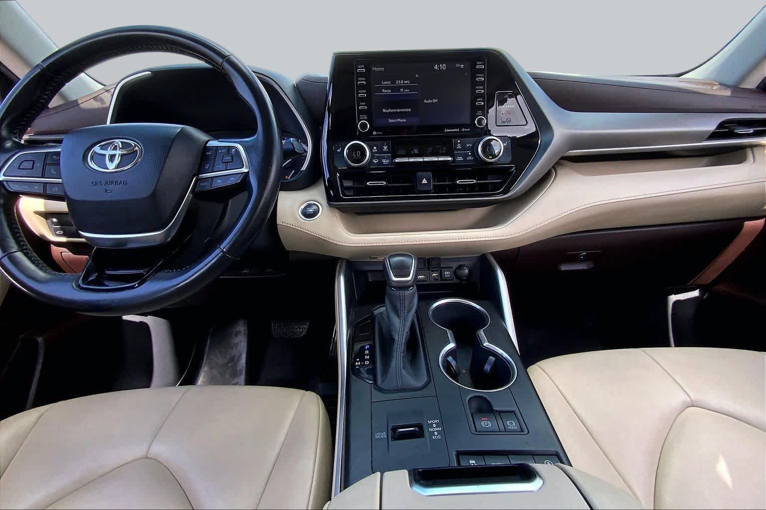 Used 2020 Opulent Amber Toyota XLE image 15