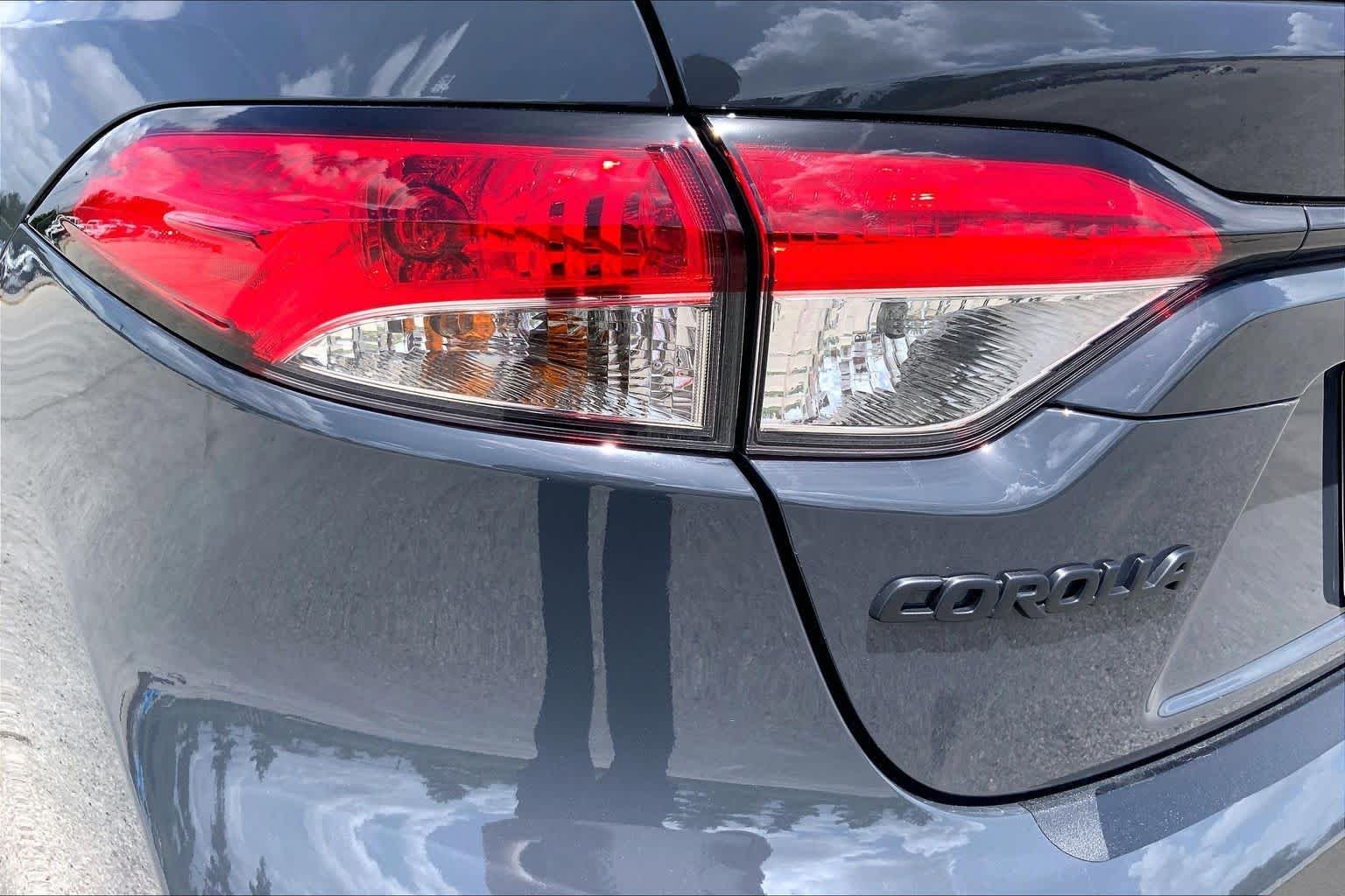 Used 2025 Underground Toyota SE image 28