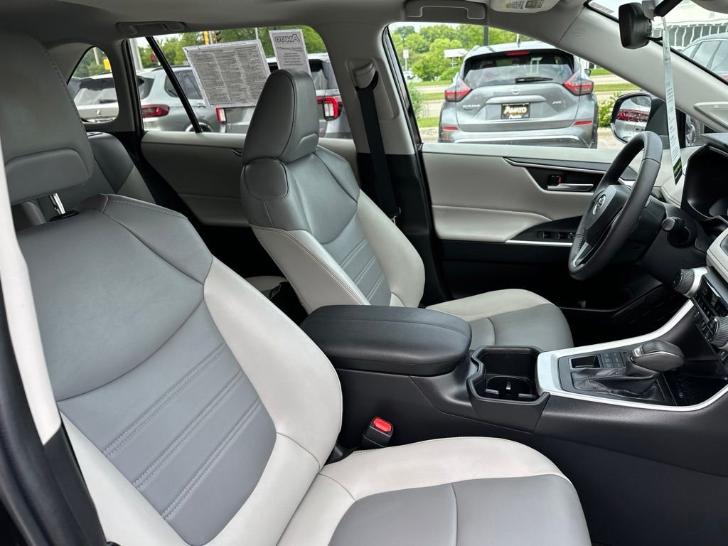Used 2023 Black Toyota XLE Premium image 16
