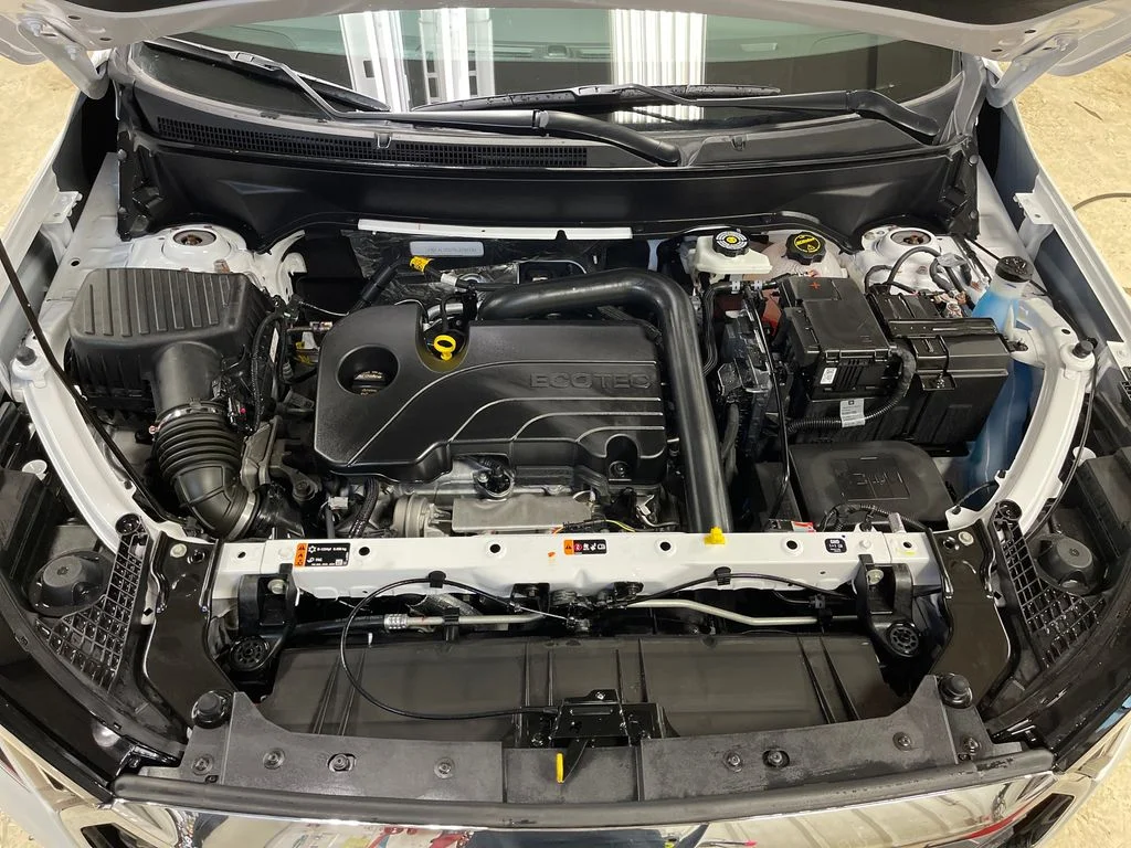 Used 2024 White GMC SLE image 10