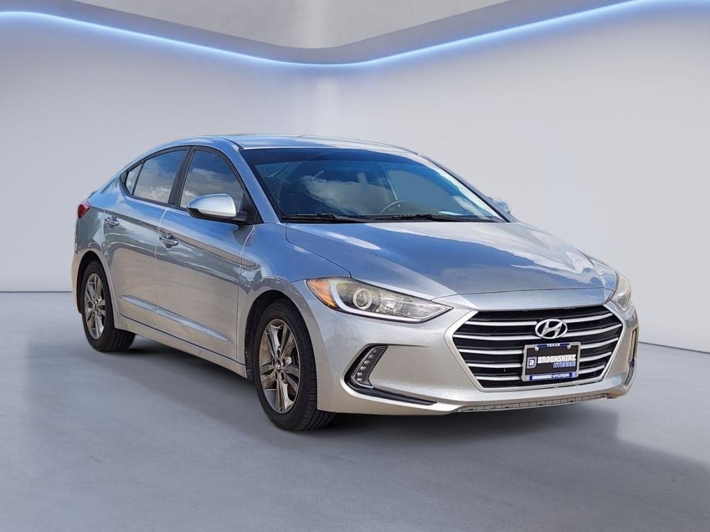 Used 2017  Hyundai SE image 3