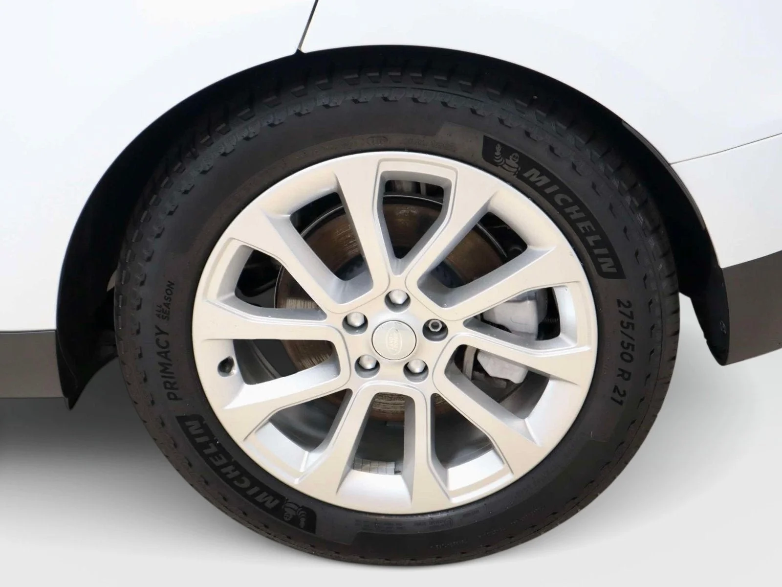 Used 2023 Fuji White Land Rover SE image 9