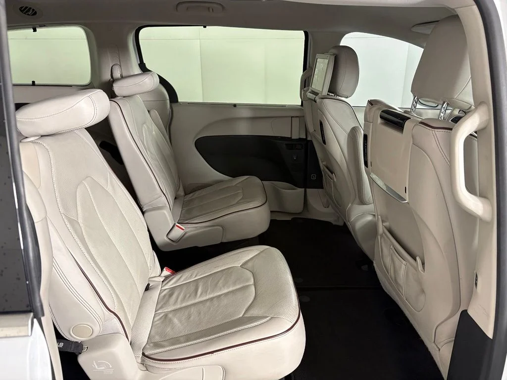 Used 2017 White Chrysler Limited image 41