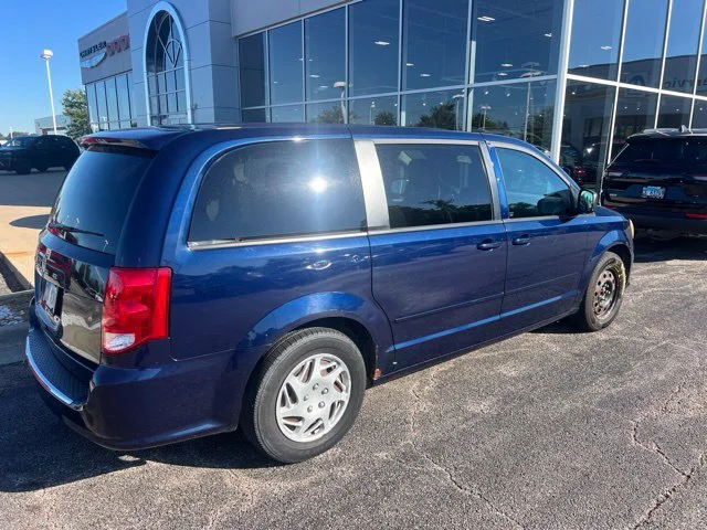 Used 2014 Blue Dodge SE image 5