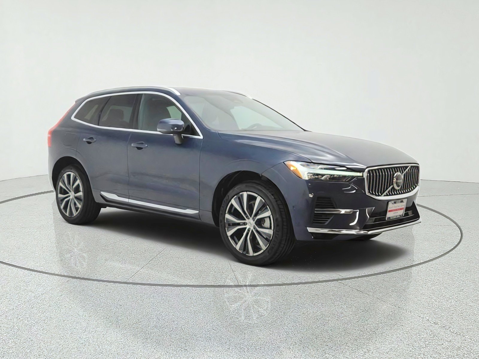 Used 2022 Denim Blue Metallic Volvo T8 eAWD PHEV Inscription Expression Extended Range image 3