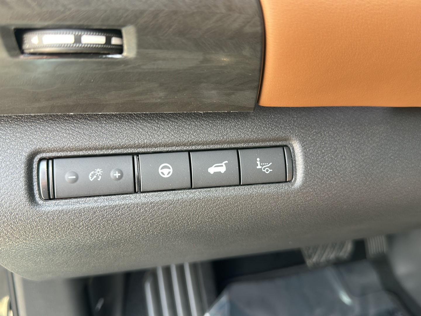 Used 2026 Super Black Nissan Platinum image 13