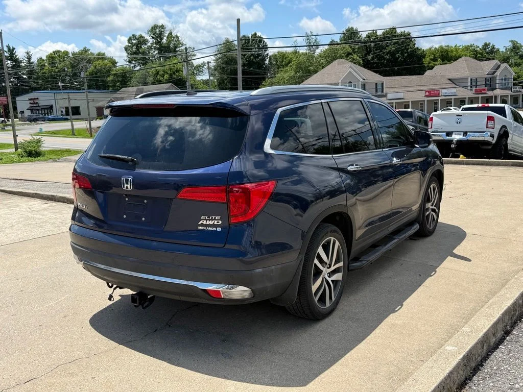 Used 2018 Blue Honda Elite image 6