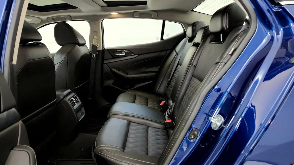 Used 2023 Blue Nissan Platinum image 21
