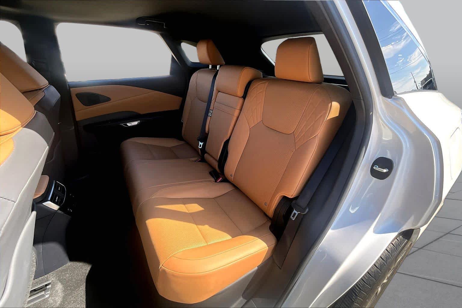 Used 2025 Eminent White Pearl Lexus Premium image 21