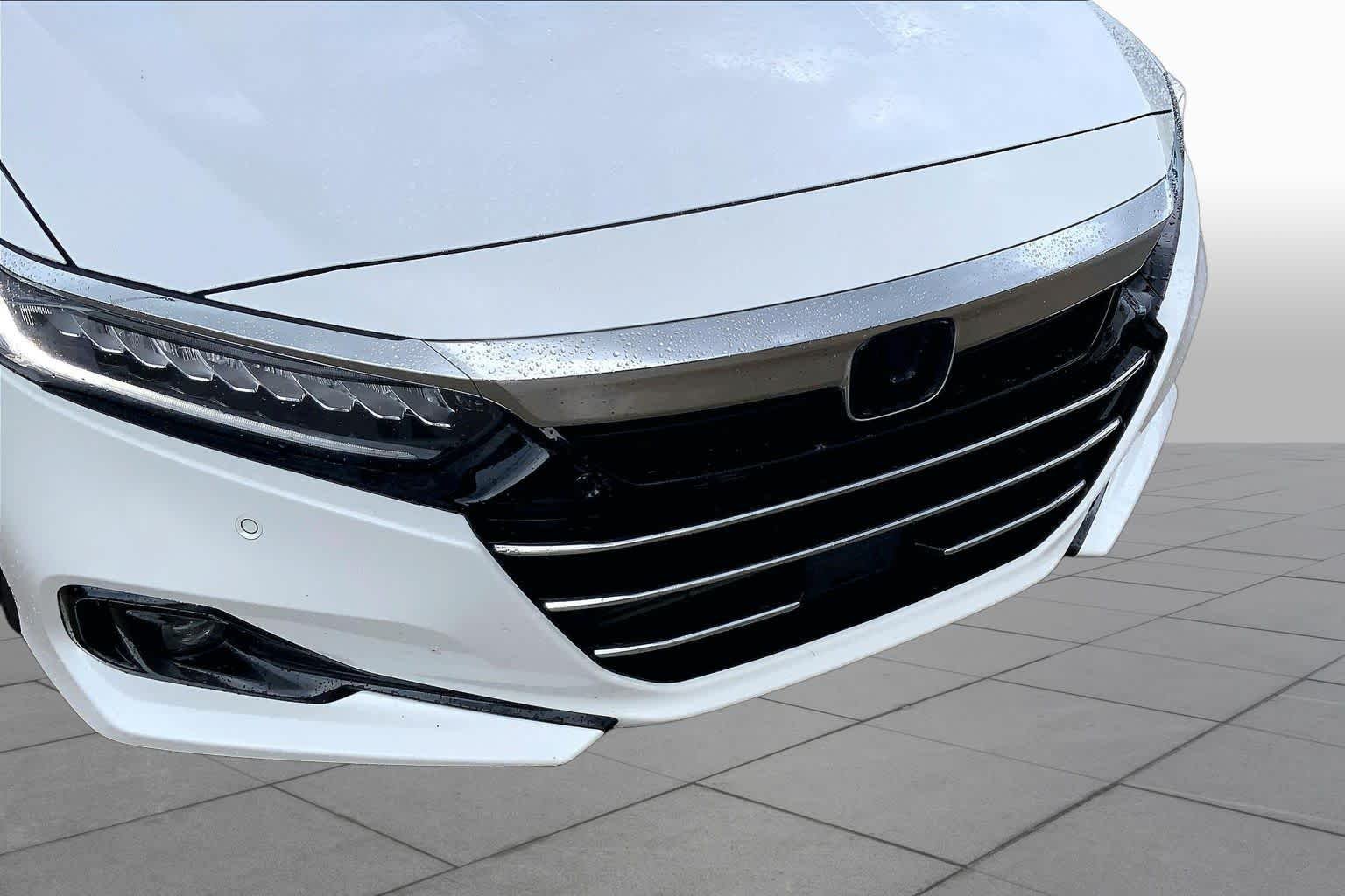Used 2022 Platinum White Pearl Honda Touring image 28