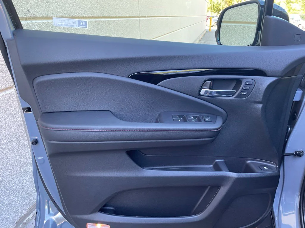New 2026 Sonic Gray Pearl Honda Black Edition image 11