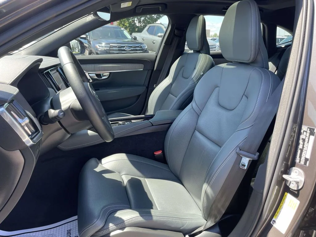 Certified Used 2023 Platinum Grey Volvo Ultimate image 9