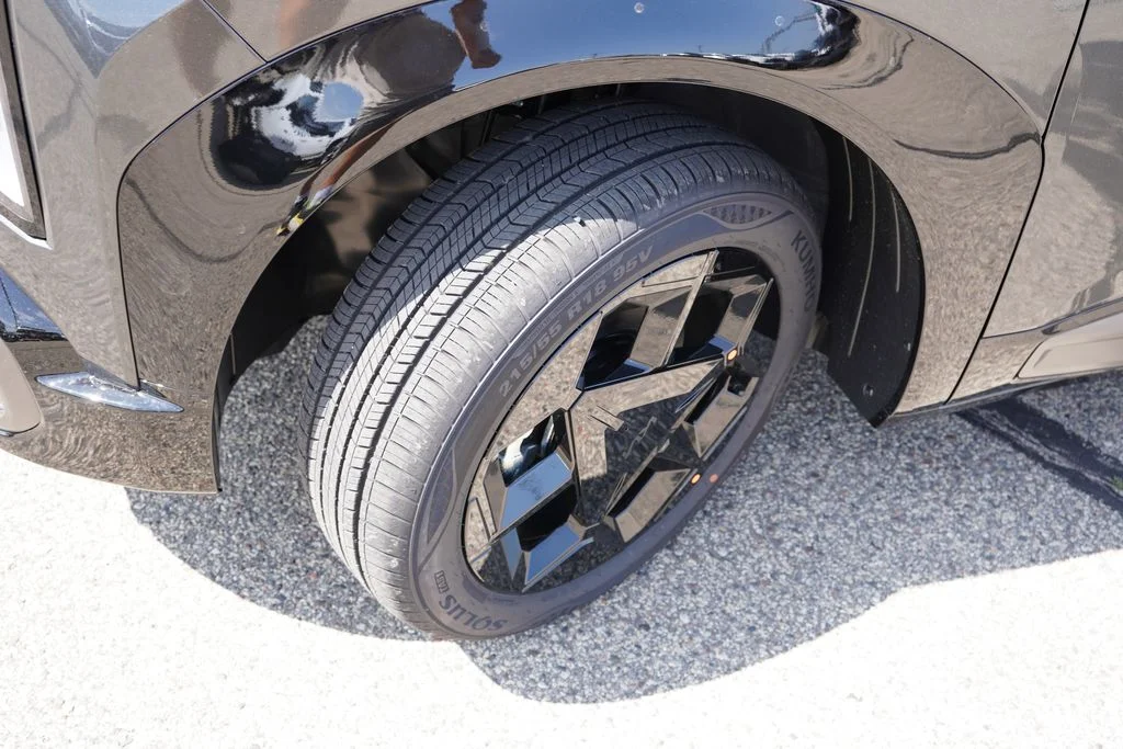 New 2027 Interstellar Gray Kia X-Line S image 9