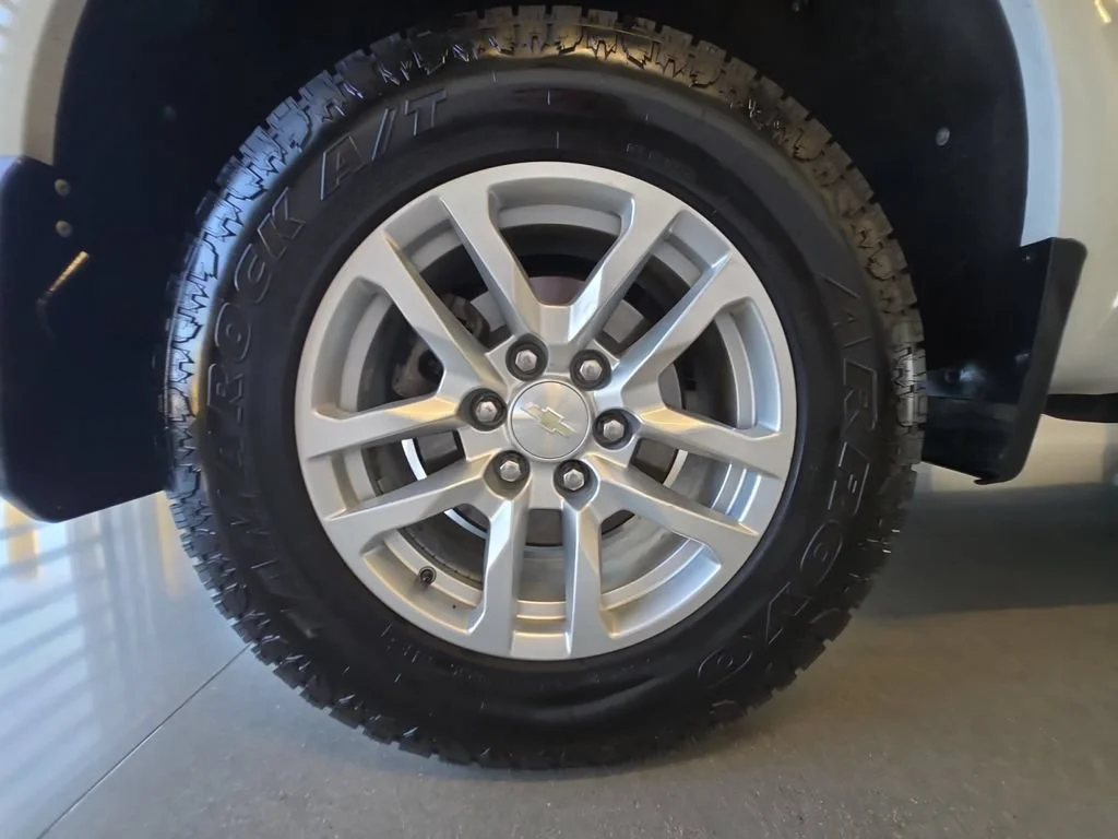 Used 2019 White Chevrolet LT image 28