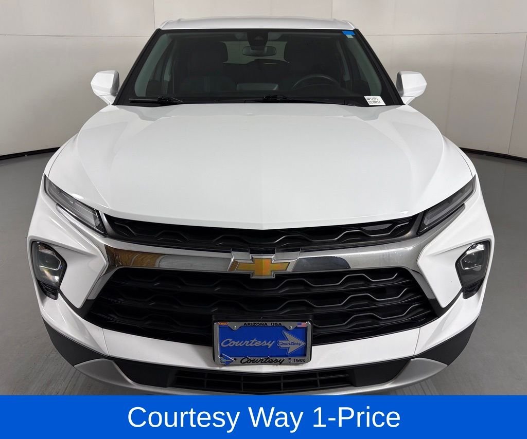 Used 2023 White Chevrolet LT image 4