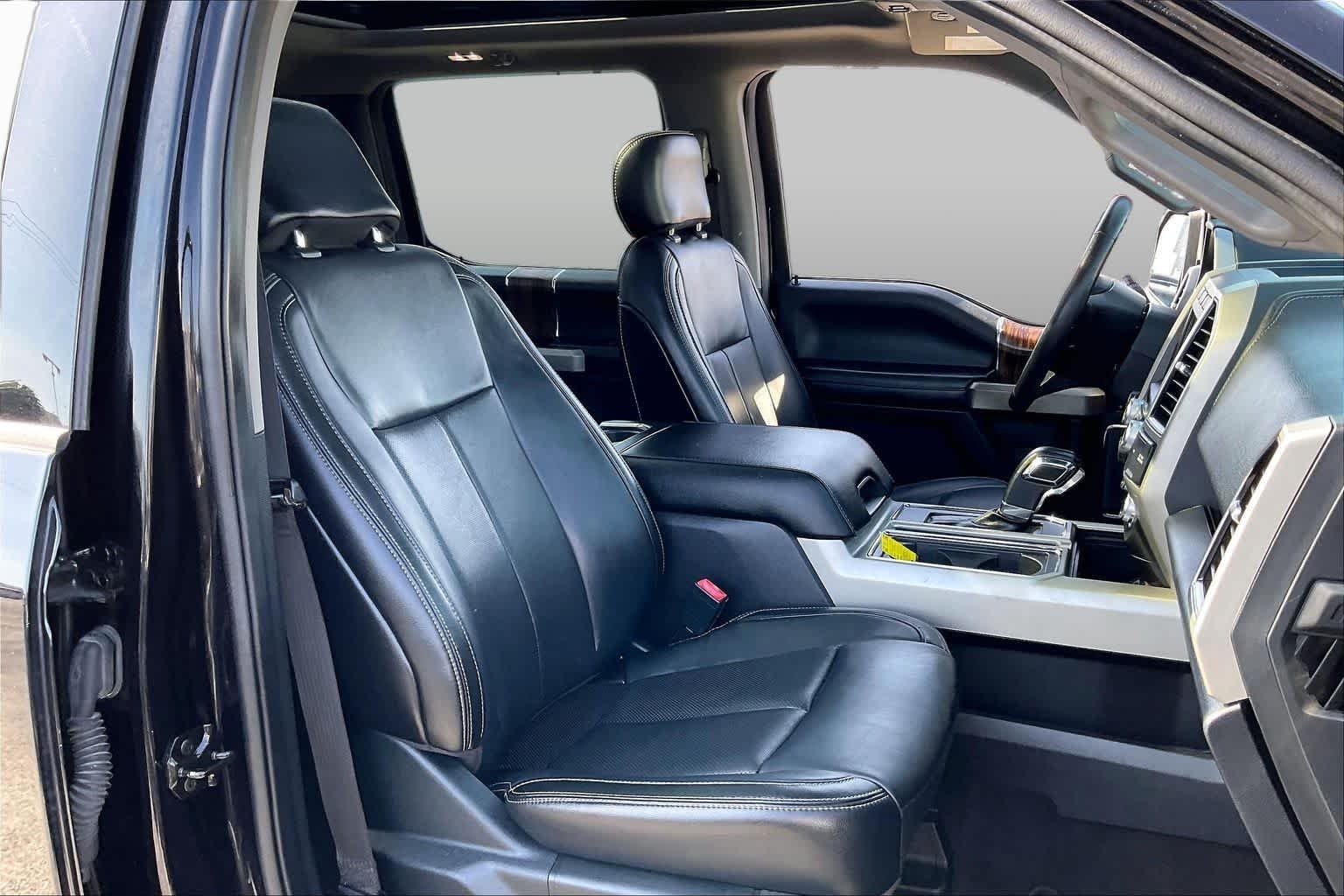 Used 2020 Agate Black Metallic Ford LARIAT image 9