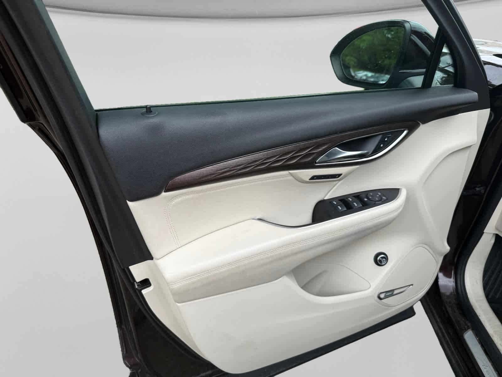 Used 2023 Rich Garnet Metallic Buick Avenir image 10