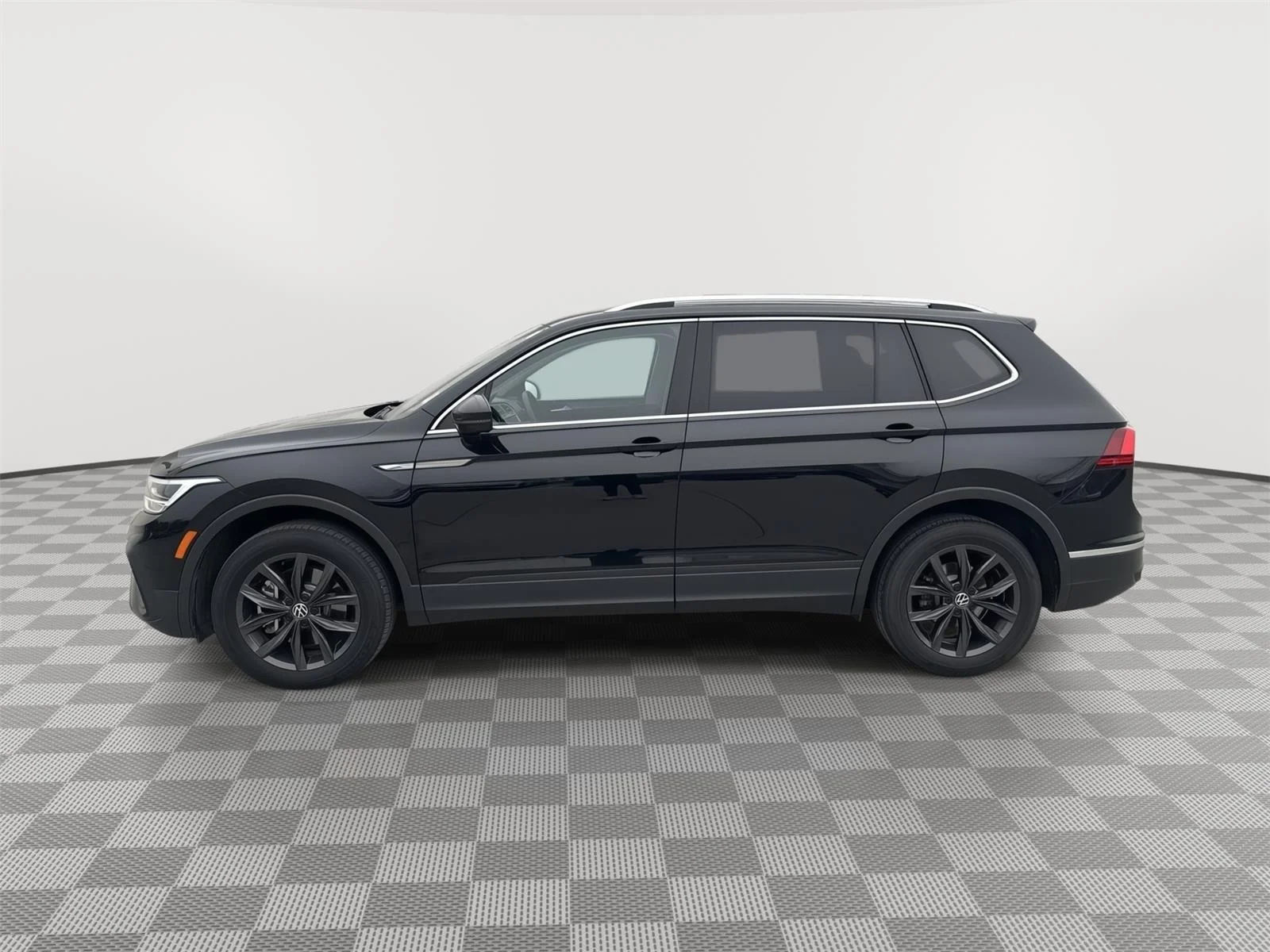 Used 2022 BLACK Volkswagen SE image 16