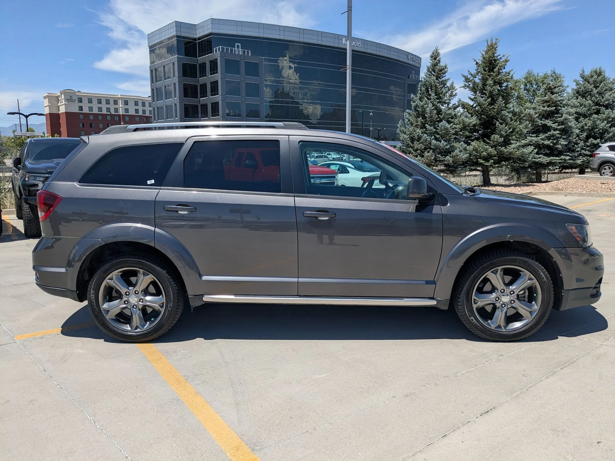 Used 2017 Granite Pearlcoat Dodge Crossroad Plus image 6