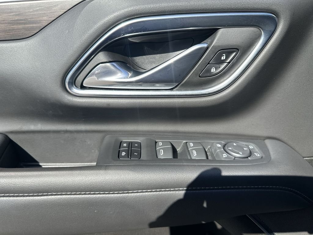 Used 2022 Black Chevrolet Z71 image 22
