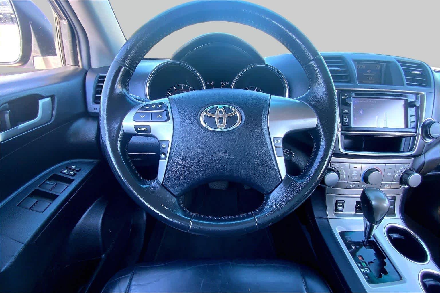 Used 2013 Magnetic Gray Metallic Toyota SE image 6