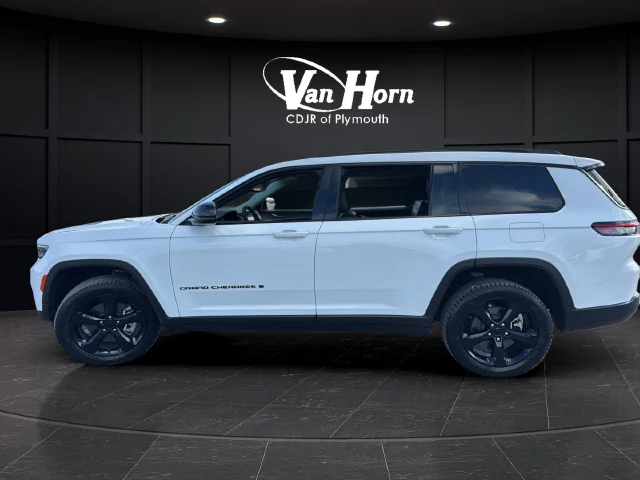 Used 2024 Bright White Clearcoat Jeep Limited image 4