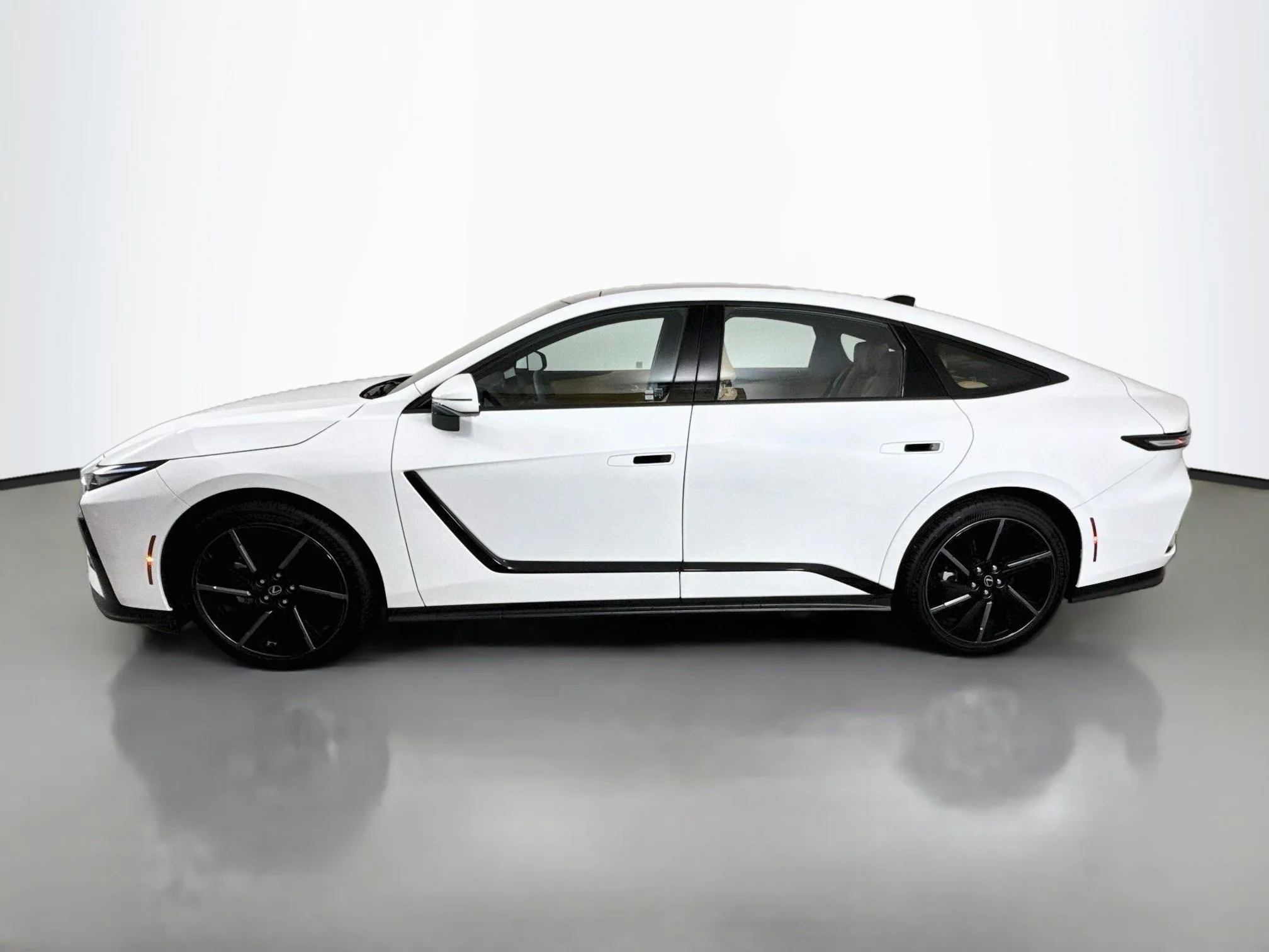 New 2026 Ultra White Lexus ES 500e PREMIUM AWD image 4
