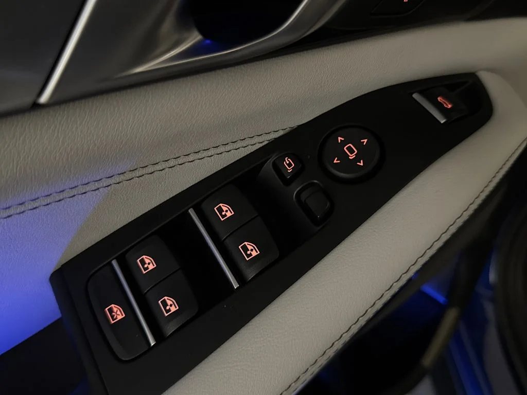 Used 2024 Blue BMW M60i image 15