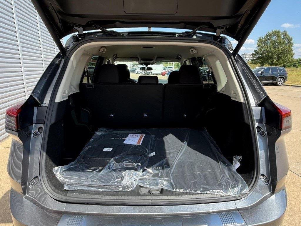 2026 Nissan Rogue SV - Photo 18