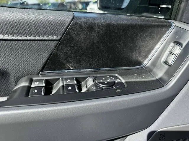 2025 Ford F-150 Lightning Flash - Photo 13