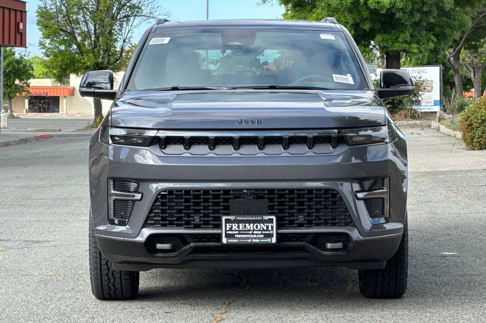 New 2026 Baltic-Gray Metallic Clear-Coat Exterior Paint Jeep Upland image 8