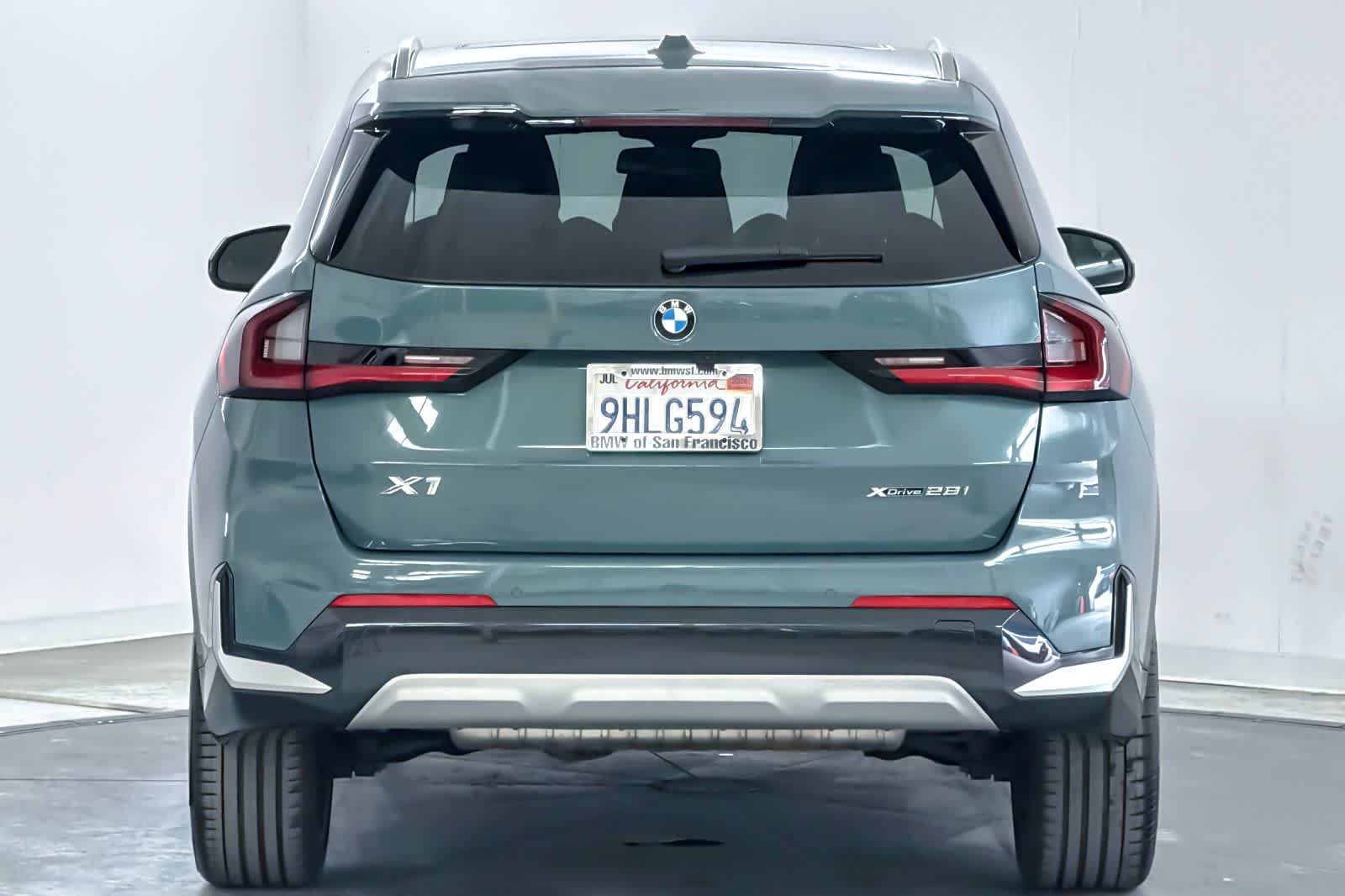 Used 2023 Cape York Green Metallic BMW xDrive28i image 7