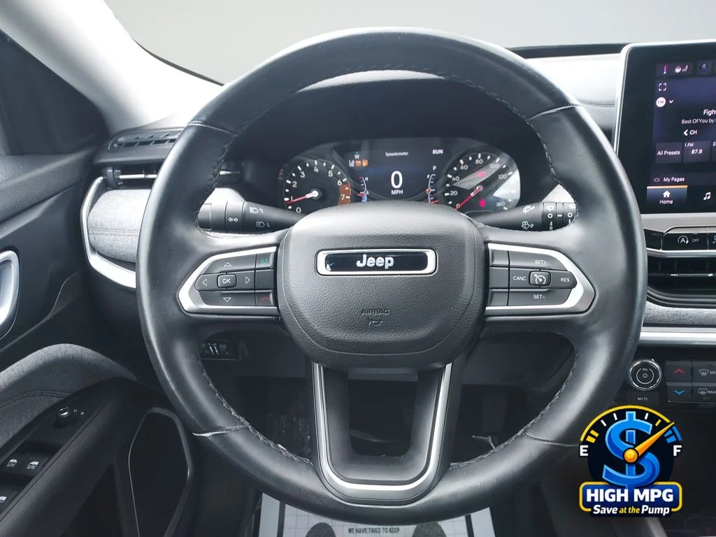 Used 2022 Gray Jeep Latitude Lux image 21
