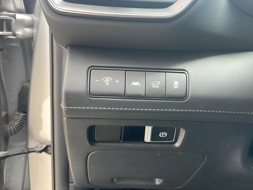 Used 2023 Silver Hyundai SEL image 21