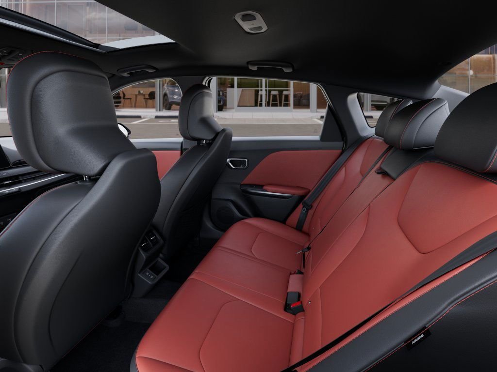 2025 Kia K4 GT-Line Turbo - Photo 18