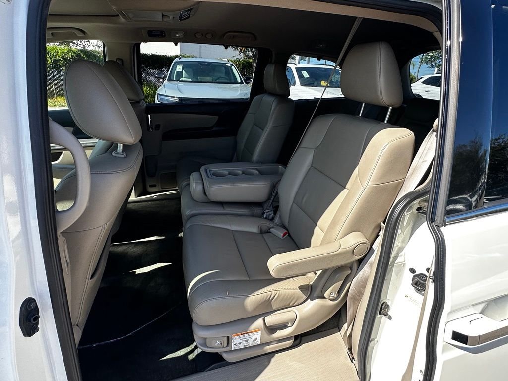 Used 2015 White Honda Touring image 17