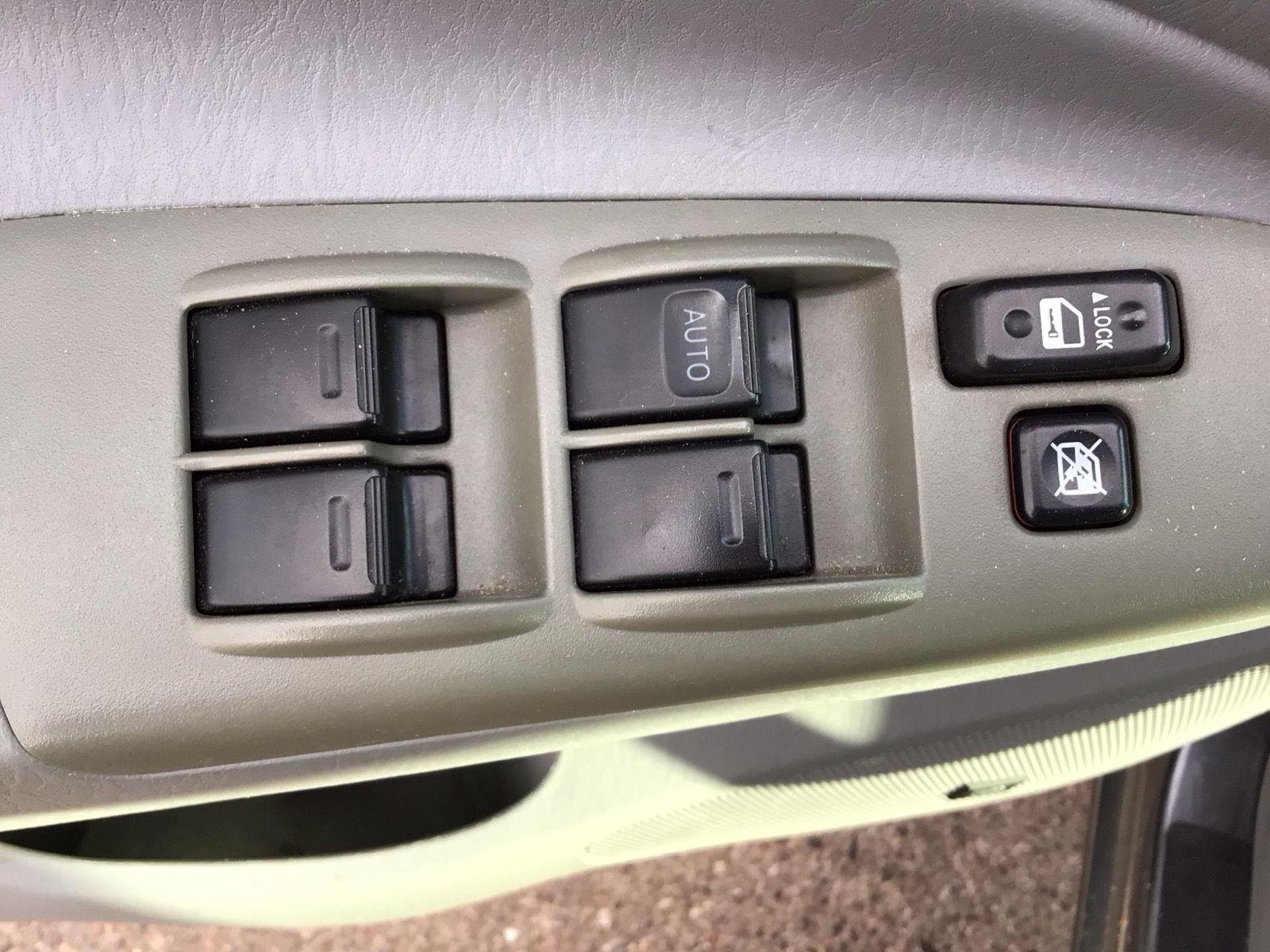 Used 2009 Magnetic Gray Metallic Toyota PreRunner image 28
