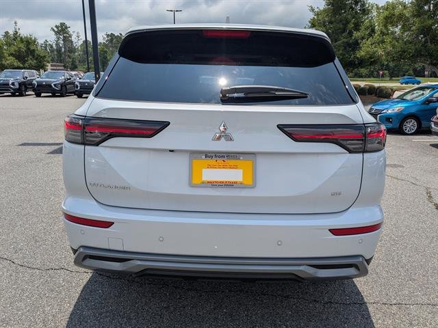 Used 2025 White Diamond Mitsubishi SE image 9