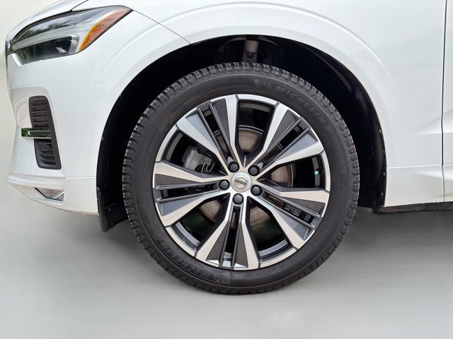 Used 2022 Ice White Volvo Momentum image 41