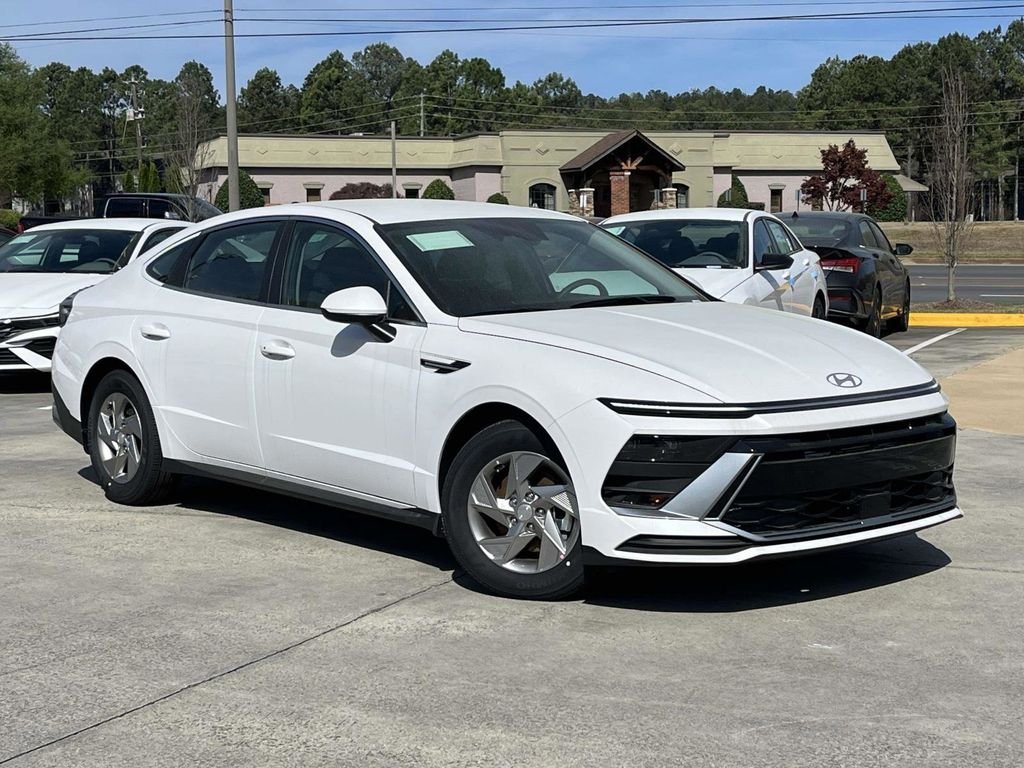 2026 Hyundai Sonata SE's photo