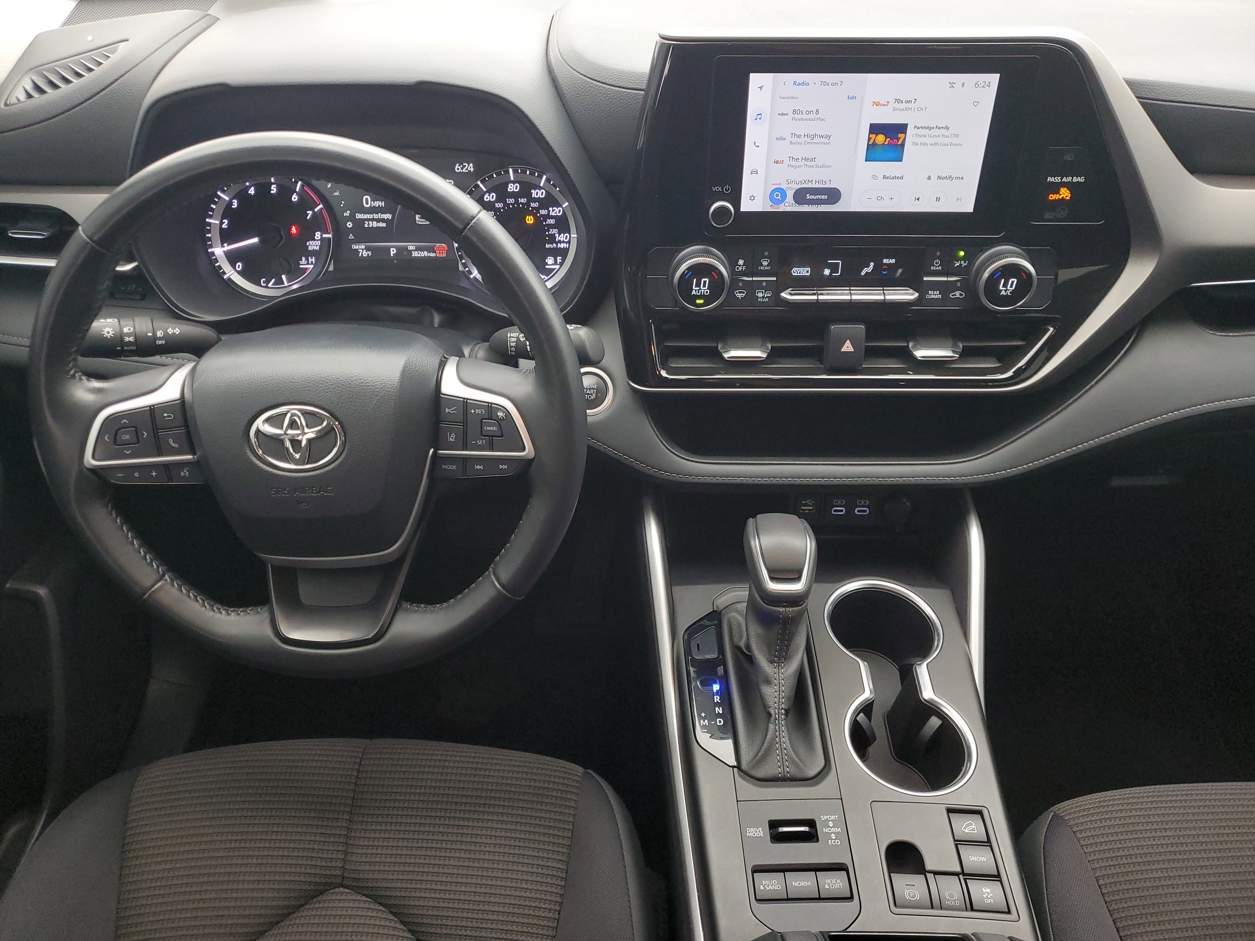 2024 Toyota Highlander LE - Photo 18