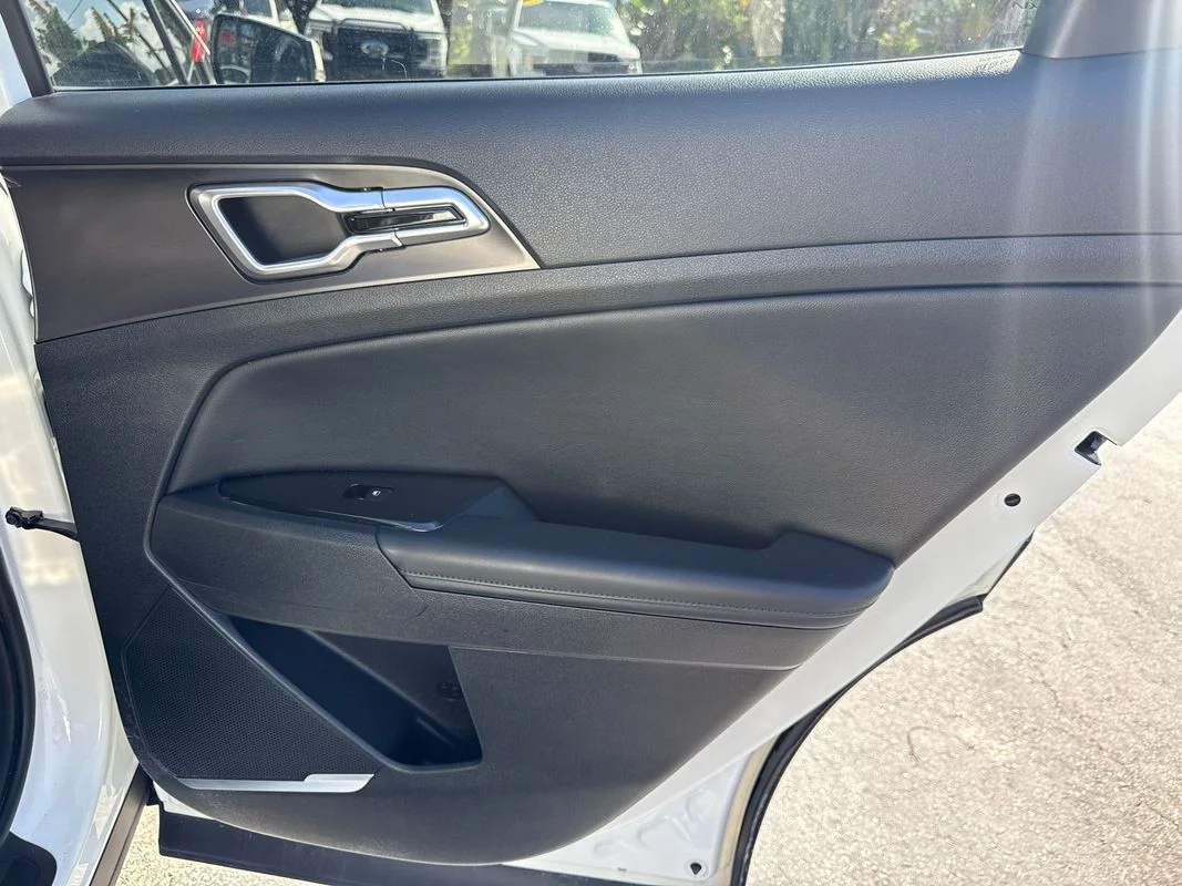 Used 2023  Kia EX image 19