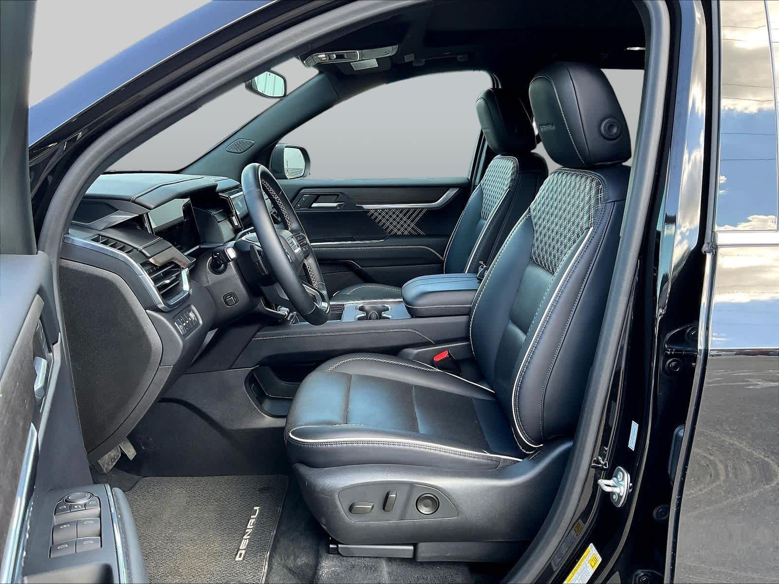 2024 GMC Acadia Denali - Photo 23