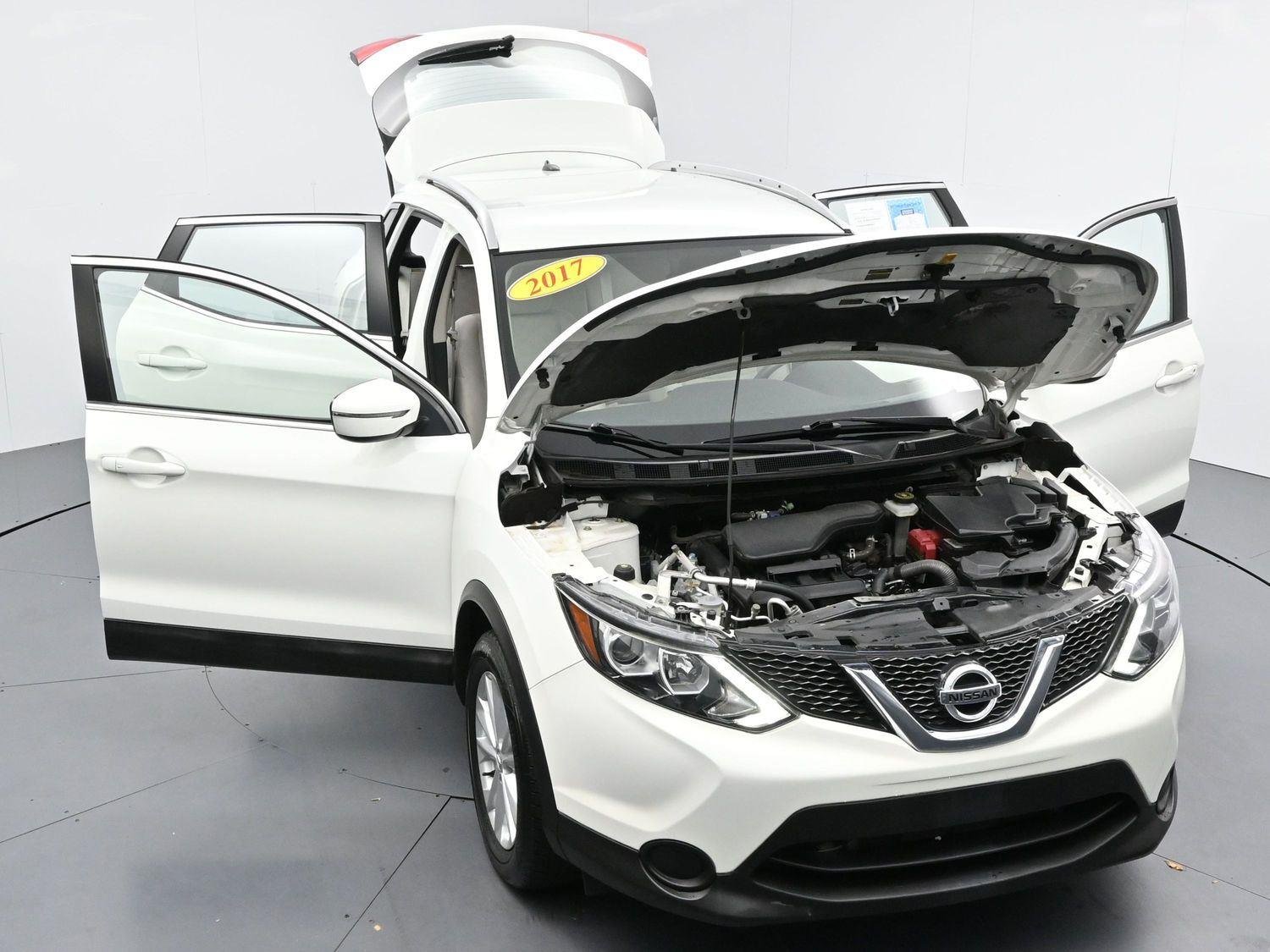 Used 2017 Glacier White Nissan SV image 42
